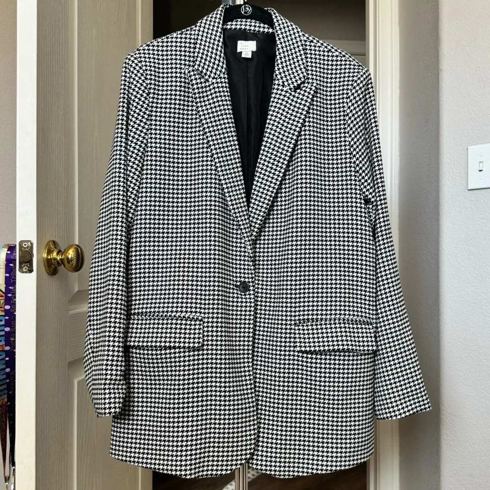 SOLD ON OTHER PLATFORM - Picture 1 of 4